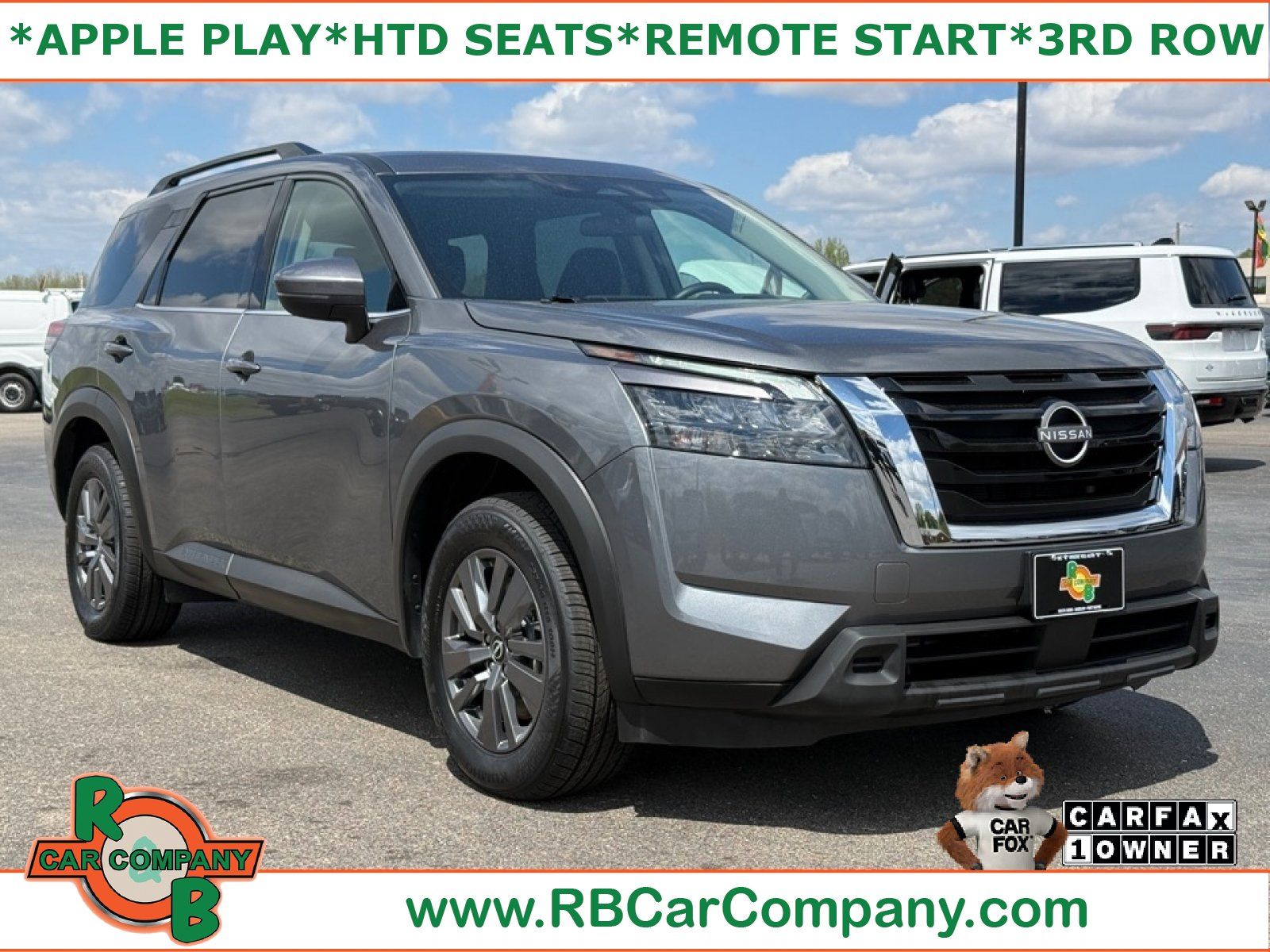 Used 2025 Nissan Pathfinder SV FWD image 1