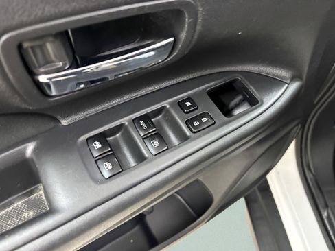 Used 2018 Mitsubishi Outlander SE image 27