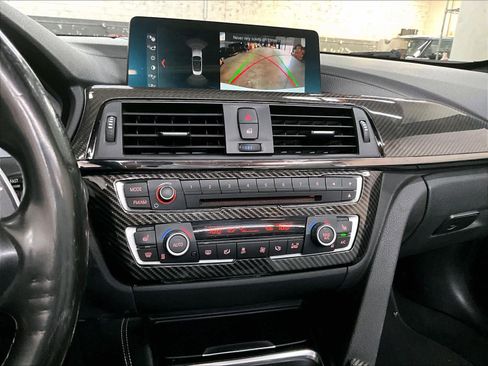 Used 2018 BMW M4 Convertible RWD image 32