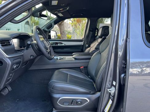 New 2026 Jeep Grand Wagoneer L image 15