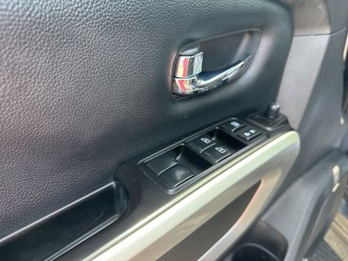 Used 2019 Nissan Titan SL w/ Off-Road Package AWD/4WD image 17