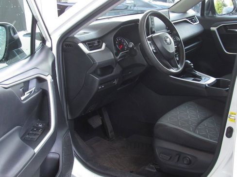 Certified 2022 Toyota RAV4 XLE w/ Convenience Package image 9