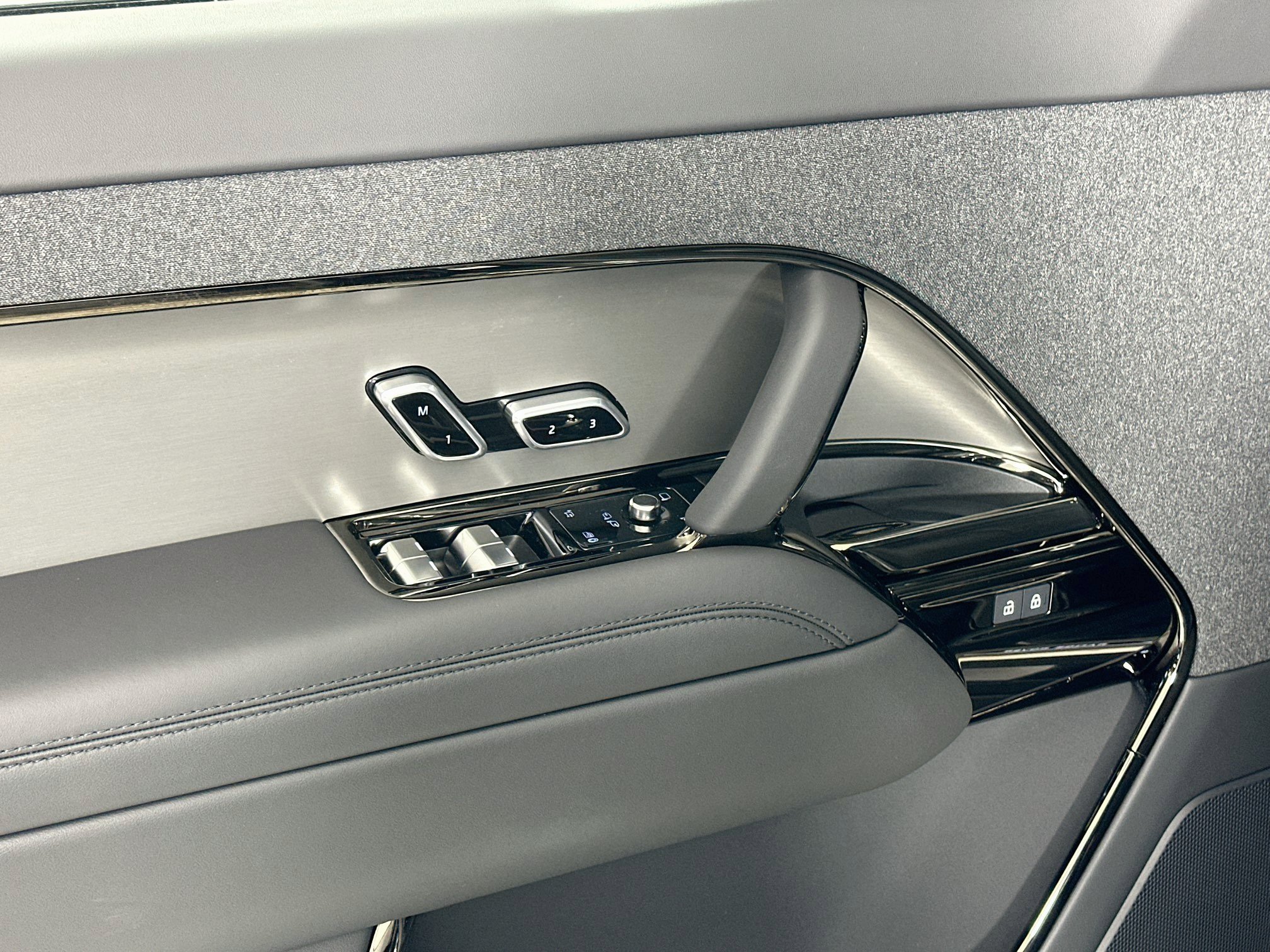New 2027 Land Rover Range Rover Sport SE AWD/4WD image 15