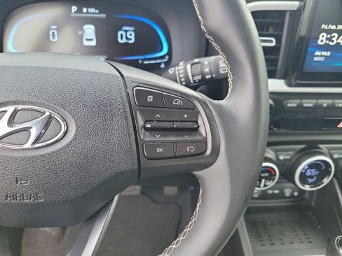 Used 2025 Hyundai Venue Limited image 17