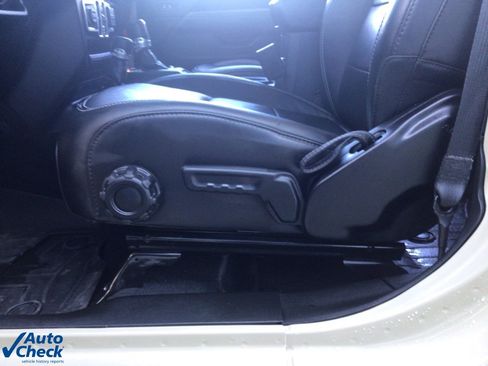 Used 2022 Jeep Wrangler Unlimited Sahara w/ Cold Weather Group image 9