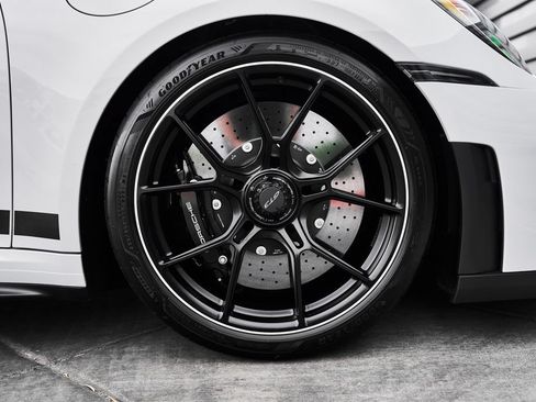 Used 2026 Porsche 911 GT3 w/ Weissach Package RWD image 28