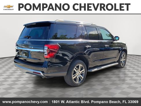 Used 2023 Ford Expedition Limited image 3