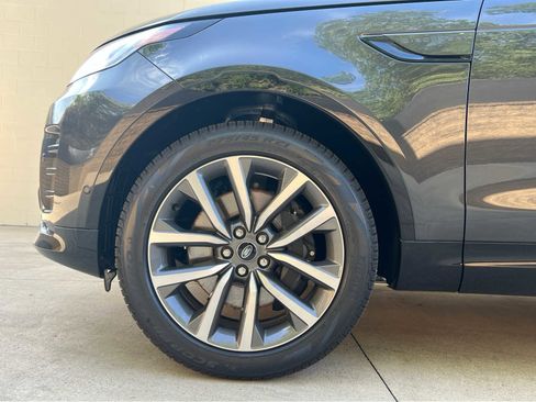 Certified 2024 Land Rover Discovery Dynamic SE image 6