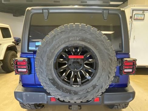 Used 2019 Jeep Wrangler Unlimited Sahara AWD/4WD image 11