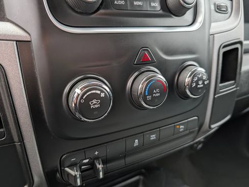 Used 2014 RAM 3500 Tradesman w/ Chrome Appearance Group AWD/4WD image 16