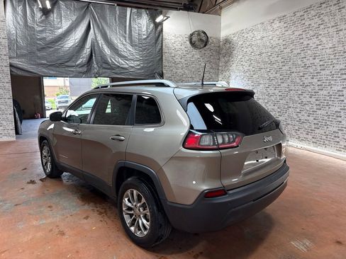 Used 2019 Jeep Cherokee Latitude Plus w/ Comfort/Convenience Group FWD image 5