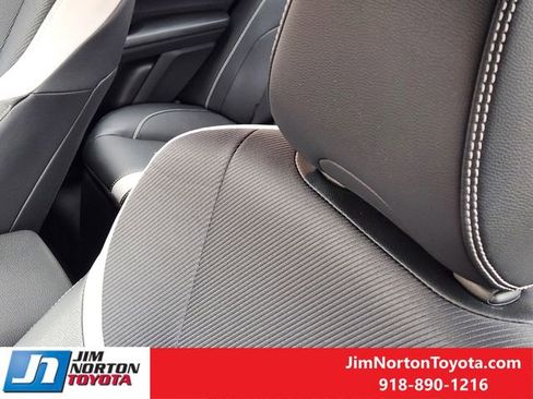 Used 2025 Toyota Camry SE image 15