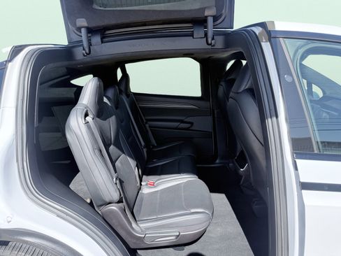 Used 2023 Tesla Model X image 54
