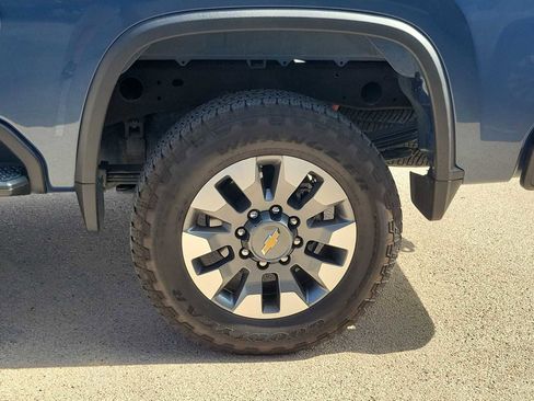 Used 2025 Chevrolet Silverado 2500 Custom w/ Custom Value Package image 8