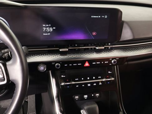 Used 2023 Kia Carnival SX Prestige w/ Paint Protection Package image 5