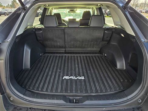 Used 2023 Toyota RAV4 XLE Premium image 17