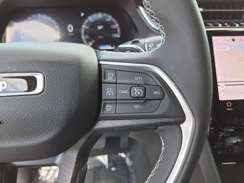 Used 2023 Jeep Grand Cherokee Limited RWD image 36