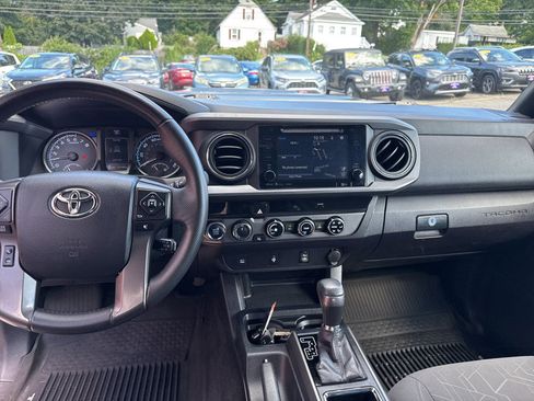 Used 2016 Toyota Tacoma TRD Sport w/ Towing Package AWD/4WD image 28
