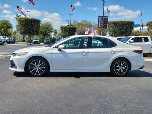 Used 2022 Toyota Camry XLE image 7