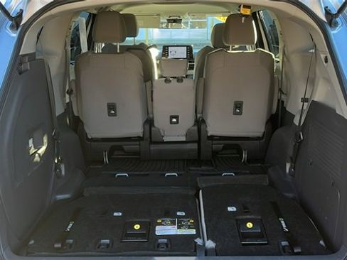 Certified 2022 Toyota Sienna LE image 21