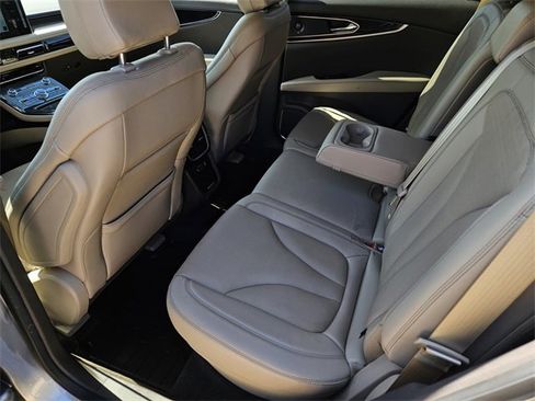 Used 2022 Lincoln Nautilus Reserve w/ Equipment Group 201A image 12