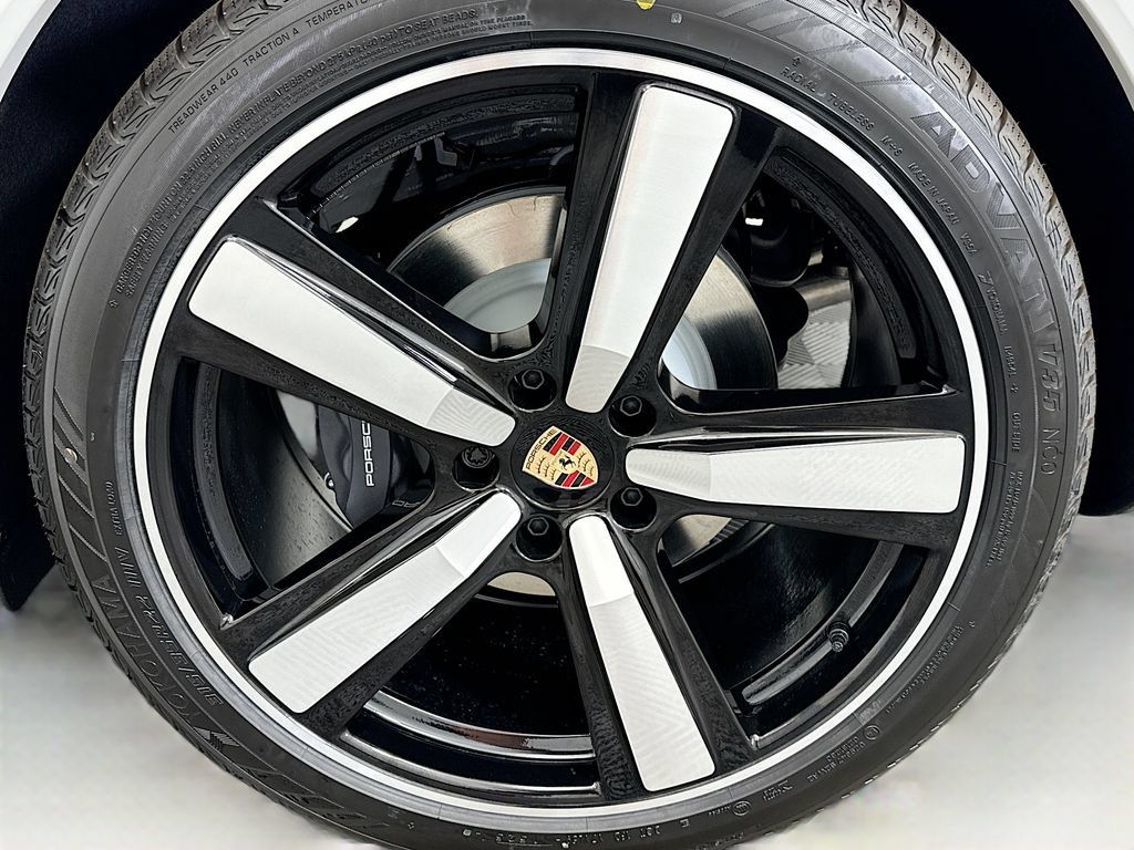 Used 2026 Porsche Cayenne AWD/4WD image 32