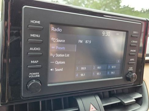 Used 2019 Toyota RAV4 LE image 23