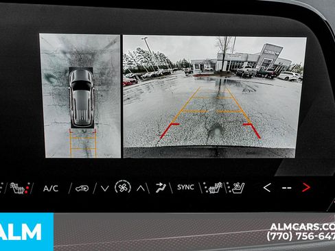 Used 2025 Chevrolet Traverse RS image 37