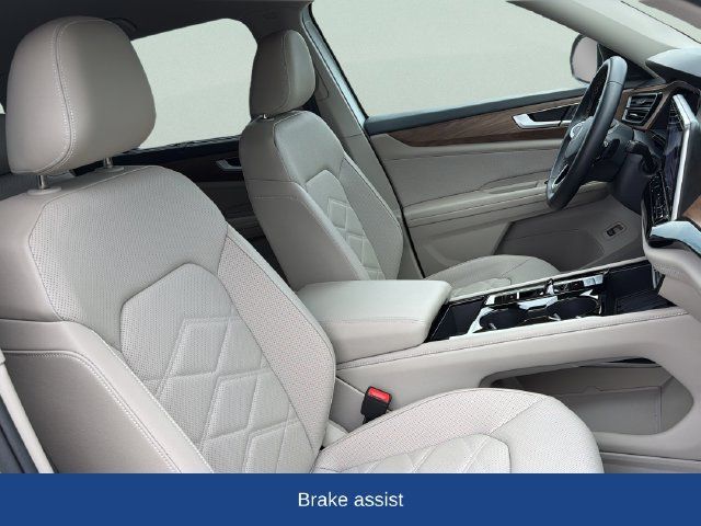 Used 2025 Volkswagen Atlas SE AWD/4WD image 21