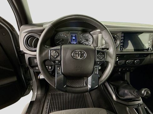 Certified 2021 Toyota Tacoma TRD Off-Road AWD/4WD image 11