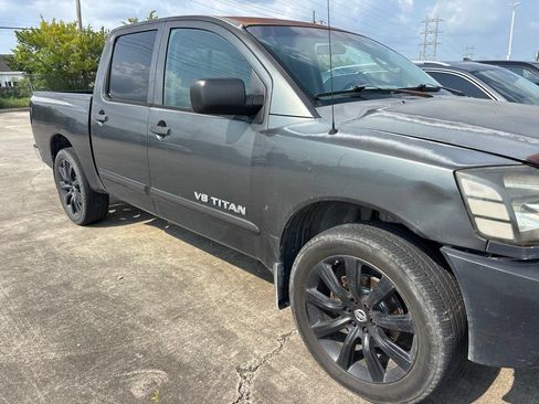 Used 2009 Nissan Titan SE RWD image 2