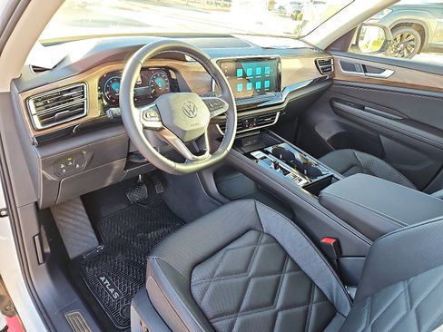 New 2026 Volkswagen Atlas SE image 12