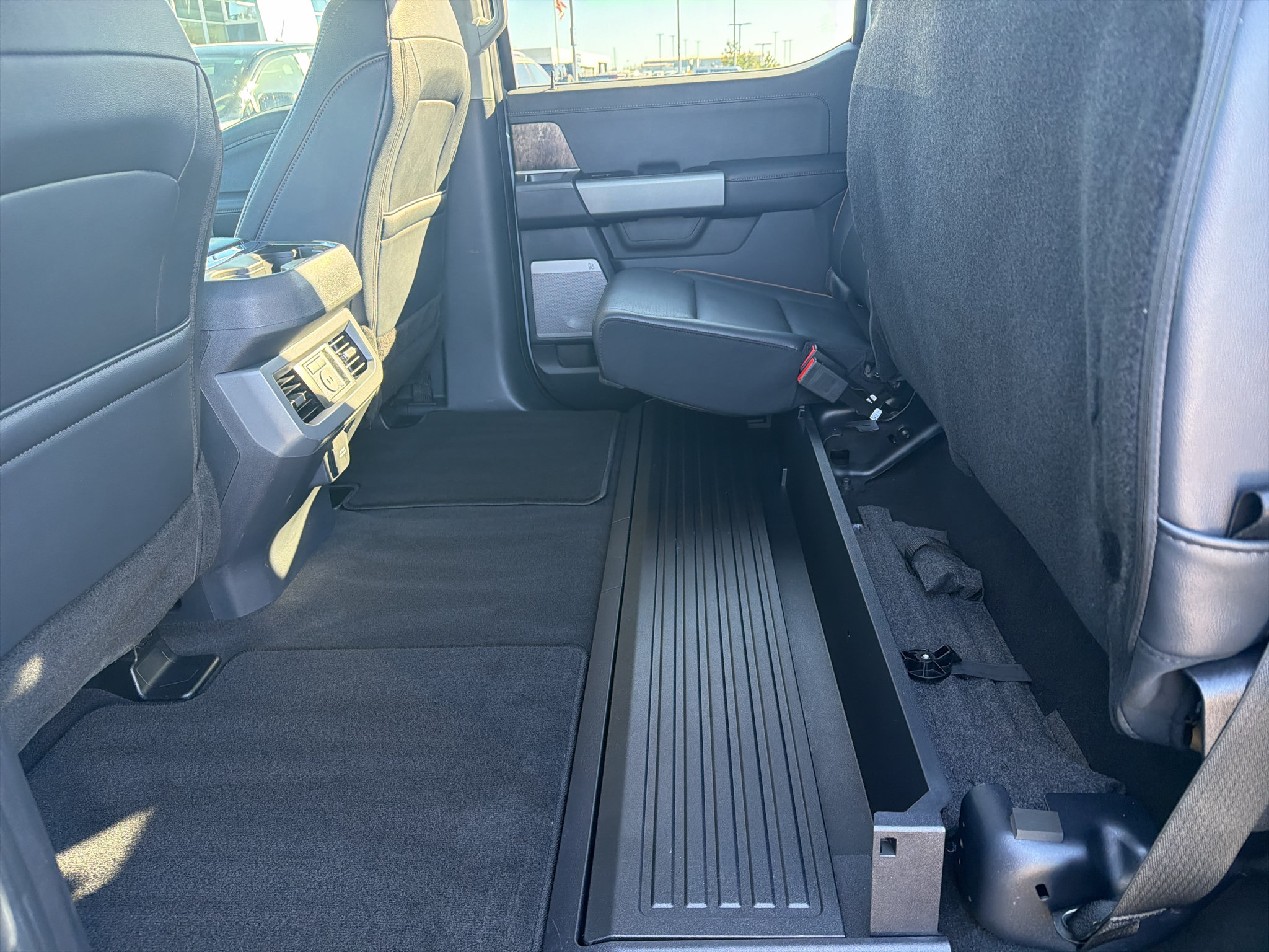 Used 2025 Ford F350 Lariat w/ FX4 Off-Road Package AWD/4WD image 29