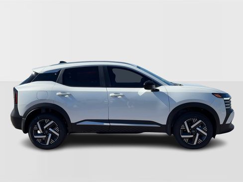 New 2026 Nissan Kicks SV image 8