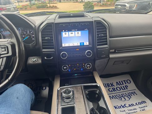 Used 2018 Ford Expedition Limited w/ Equipment Group 302A RWD image 23