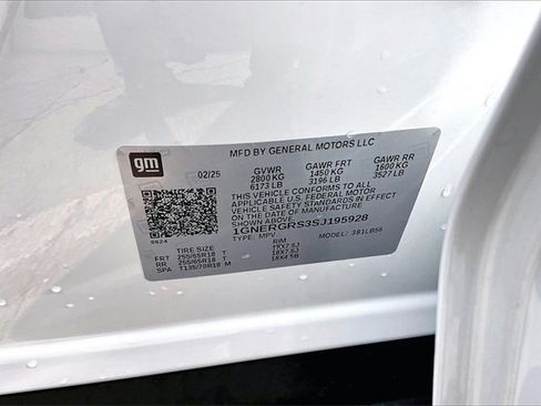 Used 2025 Chevrolet Traverse LT image 19