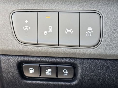 Used 2019 Kia Niro EX image 16