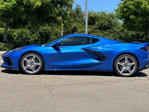 Used 2021 Chevrolet Corvette Stingray Coupe w/ Z51 Performance Package RWD image 7