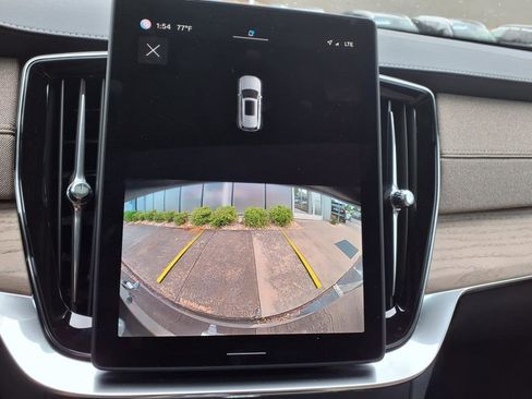 New 2025 Volvo XC90 B5 Core w/ Climate Package image 18