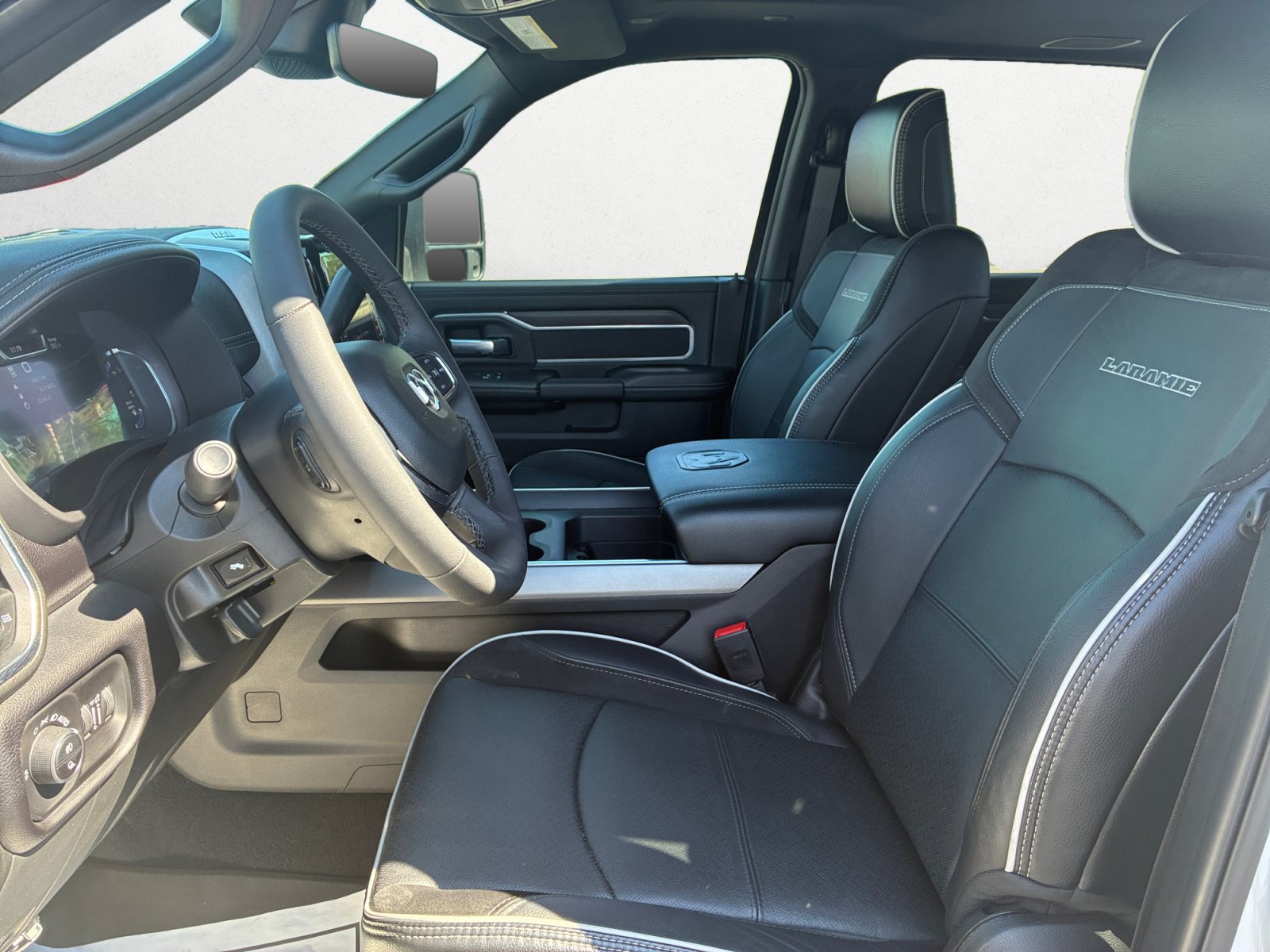 Used 2025 RAM 2500 Laramie AWD/4WD image 8