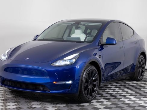 Used 2024 Tesla Model Y Long Range AWD/4WD image 2