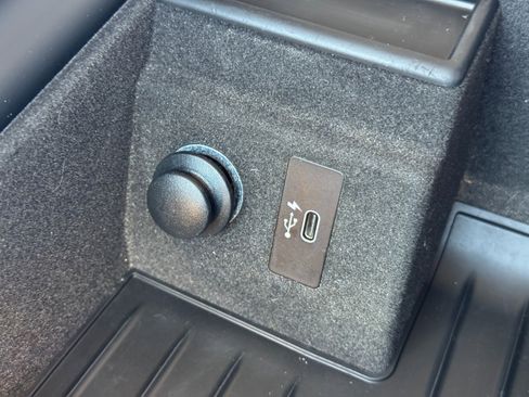 Used 2020 BMW 750i xDrive w/ Executive Package image 32