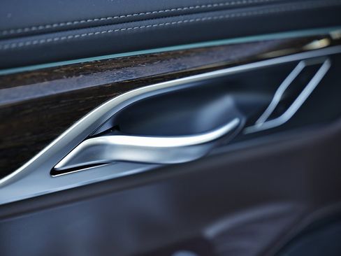 Used 2022 BMW 750i xDrive w/ Luxury Rear Seating Package image 17