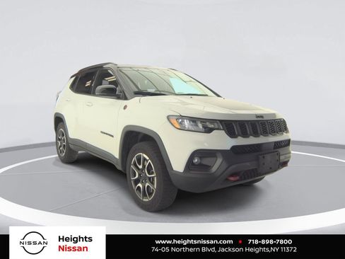 Used 2024 Jeep Compass Trailhawk image 1