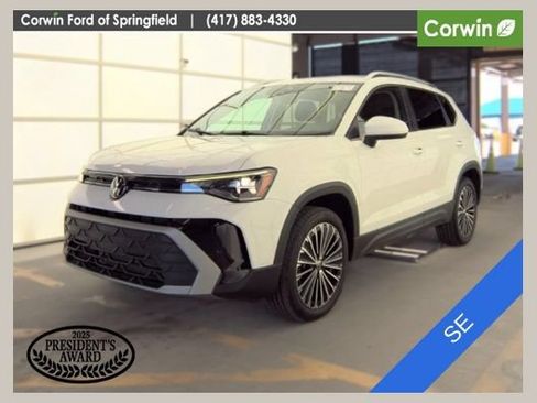 Used 2025 Volkswagen Taos SE FWD image 1