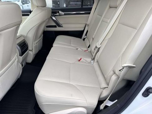Used 2023 Lexus GX 460 Luxury w/ Accessory Package AWD/4WD image 17