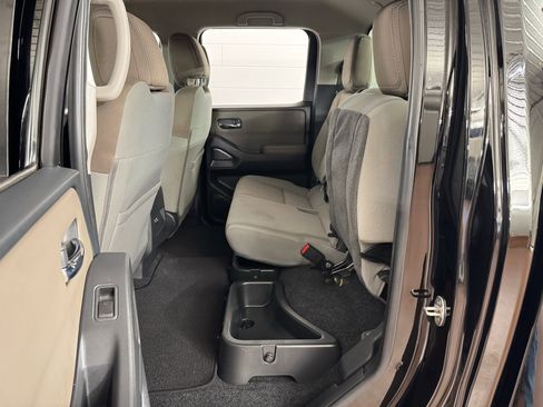 Used 2022 Nissan Frontier SV w/ Technology Package image 27