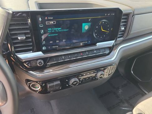 Used 2025 Chevrolet Silverado 2500 LT w/ Convenience Package image 12