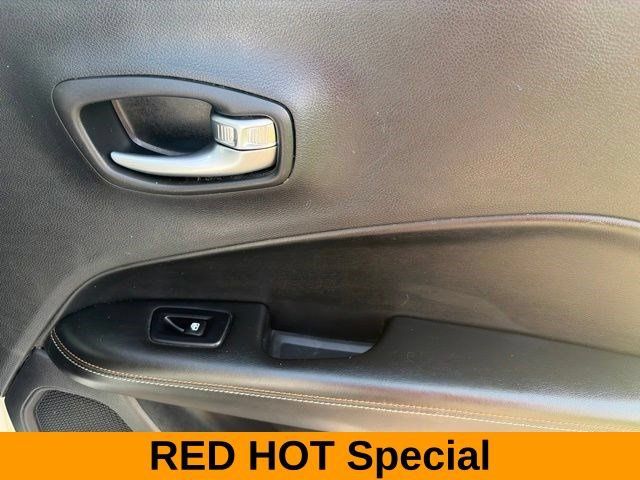 Used 2020 Jeep Compass Latitude w/ Cold Weather Group AWD/4WD image 37