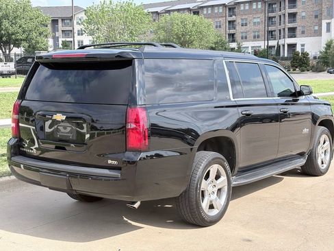 Used 2019 Chevrolet Suburban LT RWD image 4